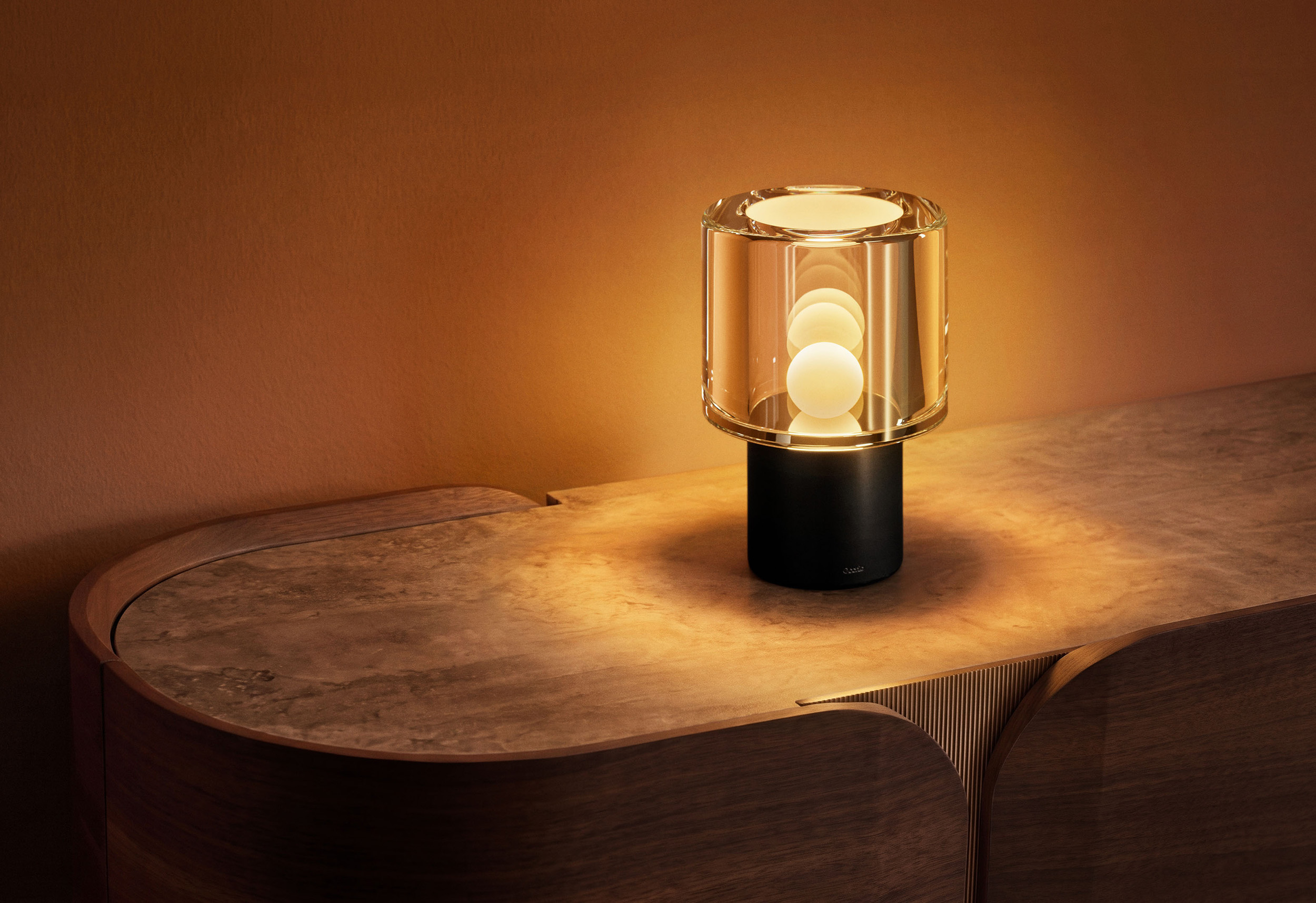 Occhio Era Design cordless lumonaire battery light glas on sidetable
