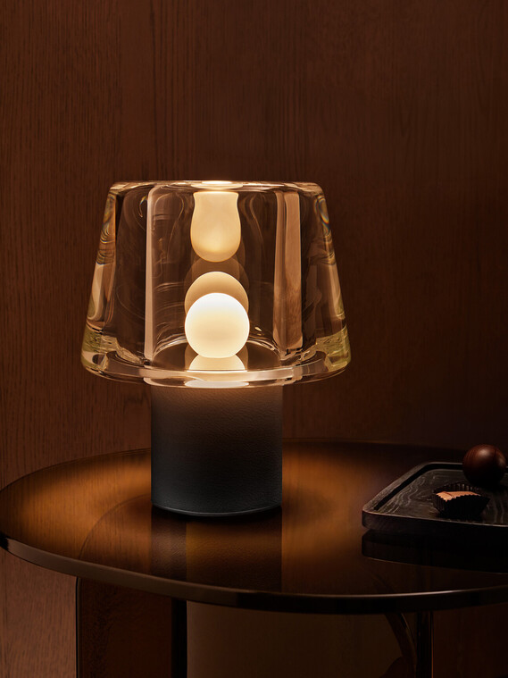 Occhio Era grande G glass sphere table luminaire on coffeetable