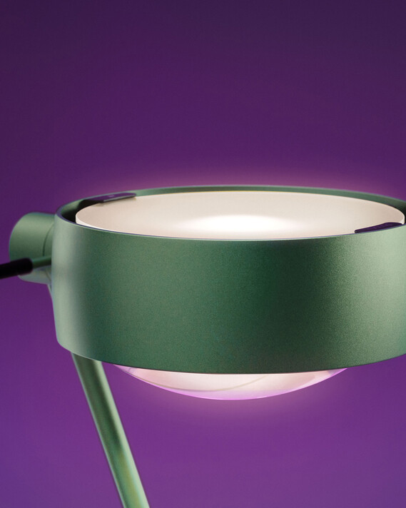 Occhio sento lettura reading luminaire on violet backround